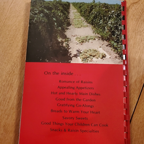 Vintage "The Sun Maid Cookbook" recipes cook book printed 1980 Cottagecore - Picture 4 of 4